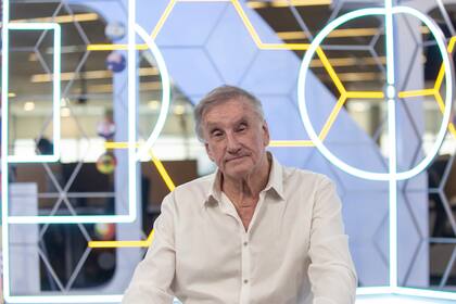 La felicidad posible en tiempos de crisis es el tema que el médico psiquiatra, psicoanalista y escritor José Eduardo Abadi, desarrollará en una conferencia el 26 de junio en el Hotel Casa Lucía