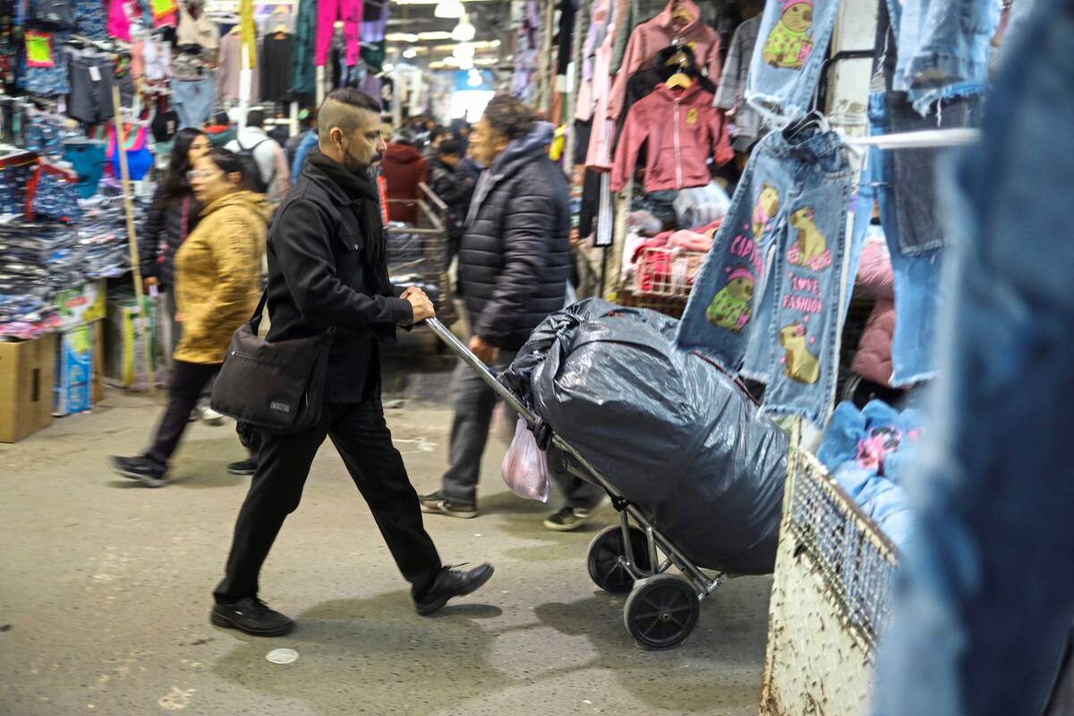 La feria de La Salada destapó negocios que involucran a dirigentes políticos, fuerzas de seguridad, barras bravas y miembros de la Justicia