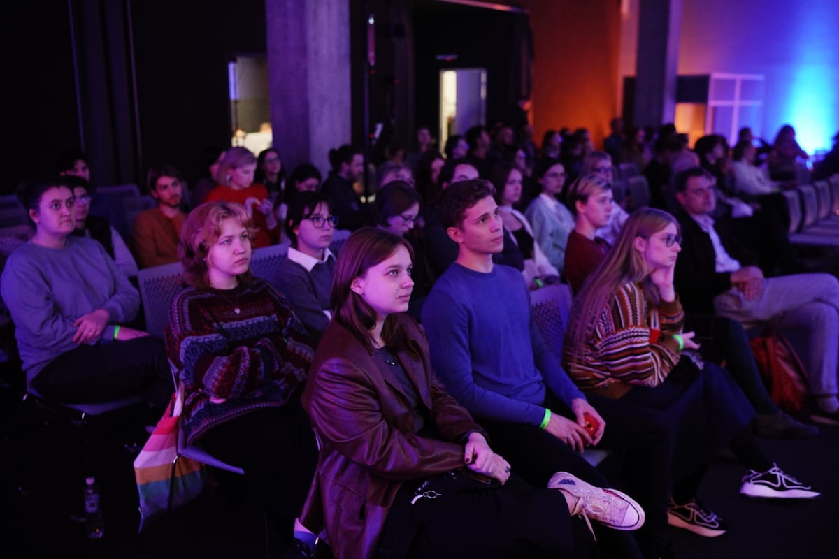 La feria del libro en Ucrania se desarrolló en el refugio antibombas de una universidad