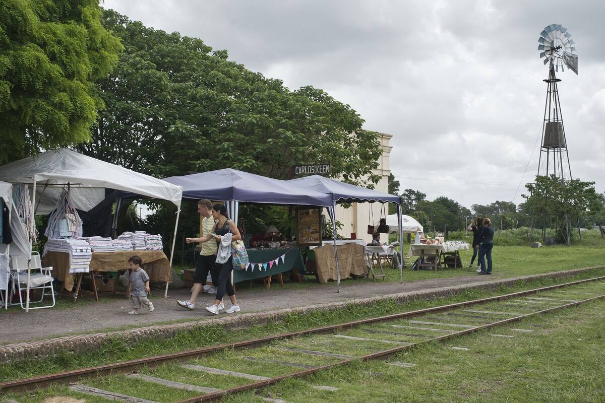 La Feria el Granero, en la antigua estación, para mirar artesanías y picar algo