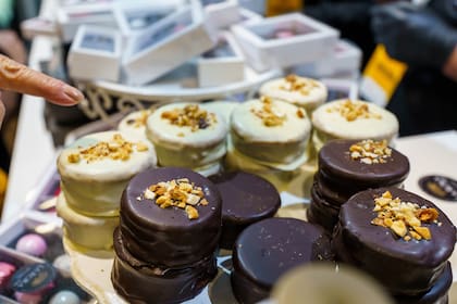 La feria reunirá alfajores elaborados con yerba mate, Aperol y naranja, higo y merengue, whisky, nuez, cereza, piña colada, Malbec, rosa mosqueta y otras combinaciones