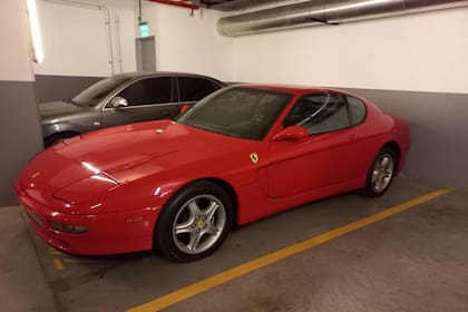 La Ferrari que estaba estacionada en una cochera de un edificio de Belgrano
