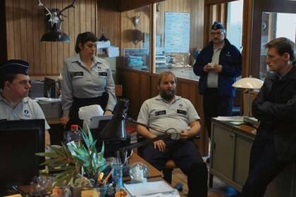 La ficción está ambientada en un pequeño pueblo valón