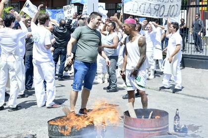 La ficción fue escrita por Germán Maggiori y Marcos Osorio Vidal, y dirigida por Daniel Barone