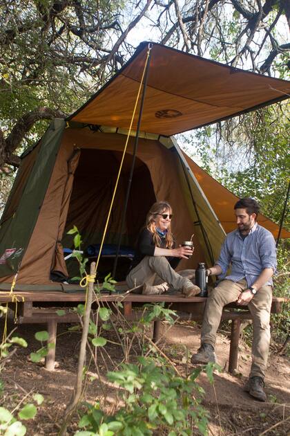 La Fidelidad, uno de los más recientes campings en el Parque Nacional El Impenetrable. Se puede llevar carpa propia o acampar en unas de doble altura. Todas se ubican sobre plataformas de madera.