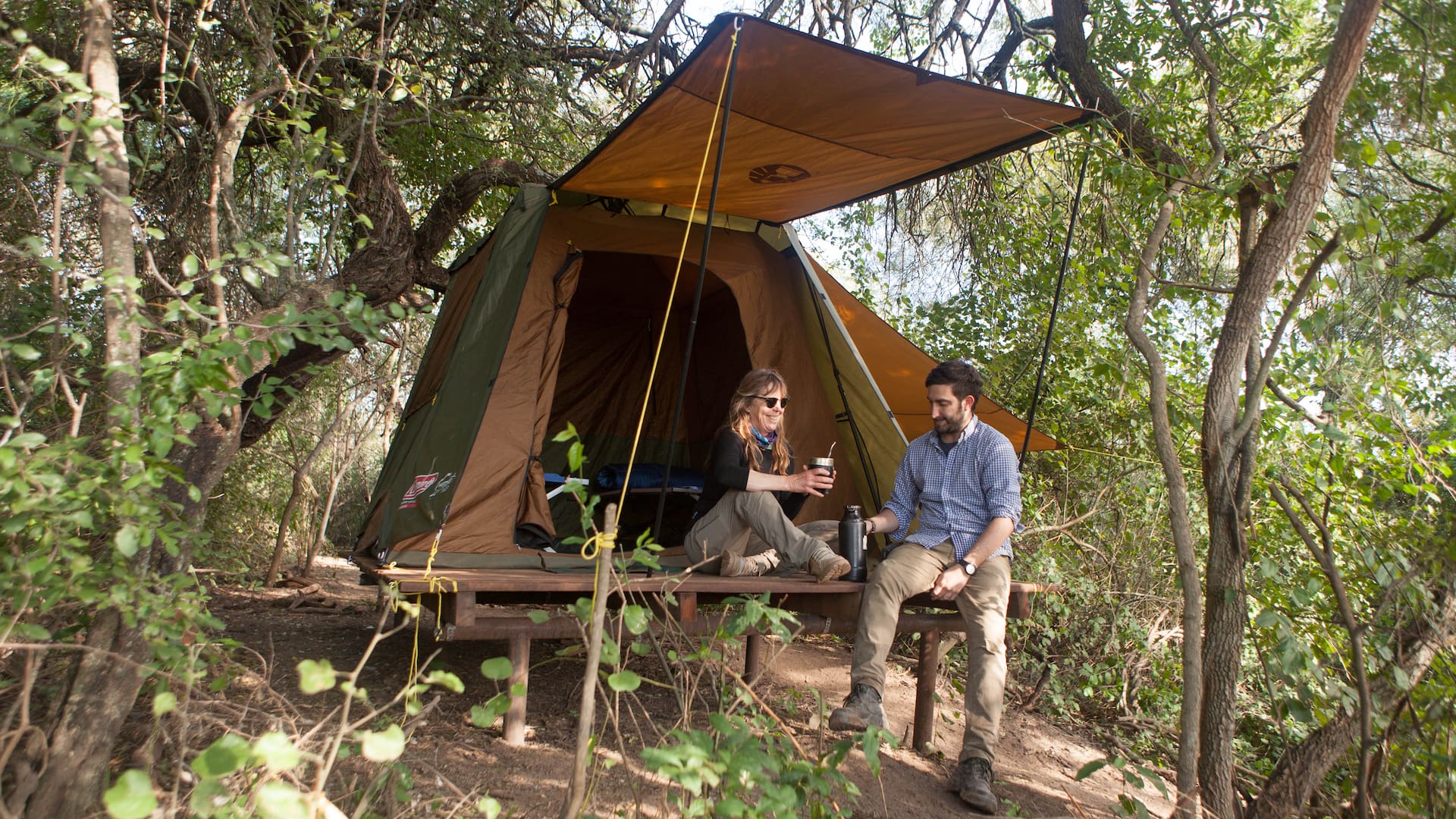 La Fidelidad, uno de los más recientes campings en el Parque Nacional El Impenetrable. Se puede llevar carpa propia o acampar en unas de doble altura. Todas se ubican sobre plataformas de madera.