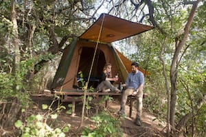 La Fidelidad, uno de los más recientes campings en el Parque Nacional El Impenetrable. Se puede llevar carpa propia o acampar en unas de doble altura. Todas se ubican sobre plataformas de madera.