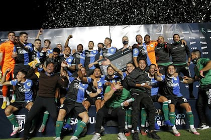 La fiesta de Banfield; el Taladro ganó en San Juan y se quedó con el pase a la Sudamericana 2022