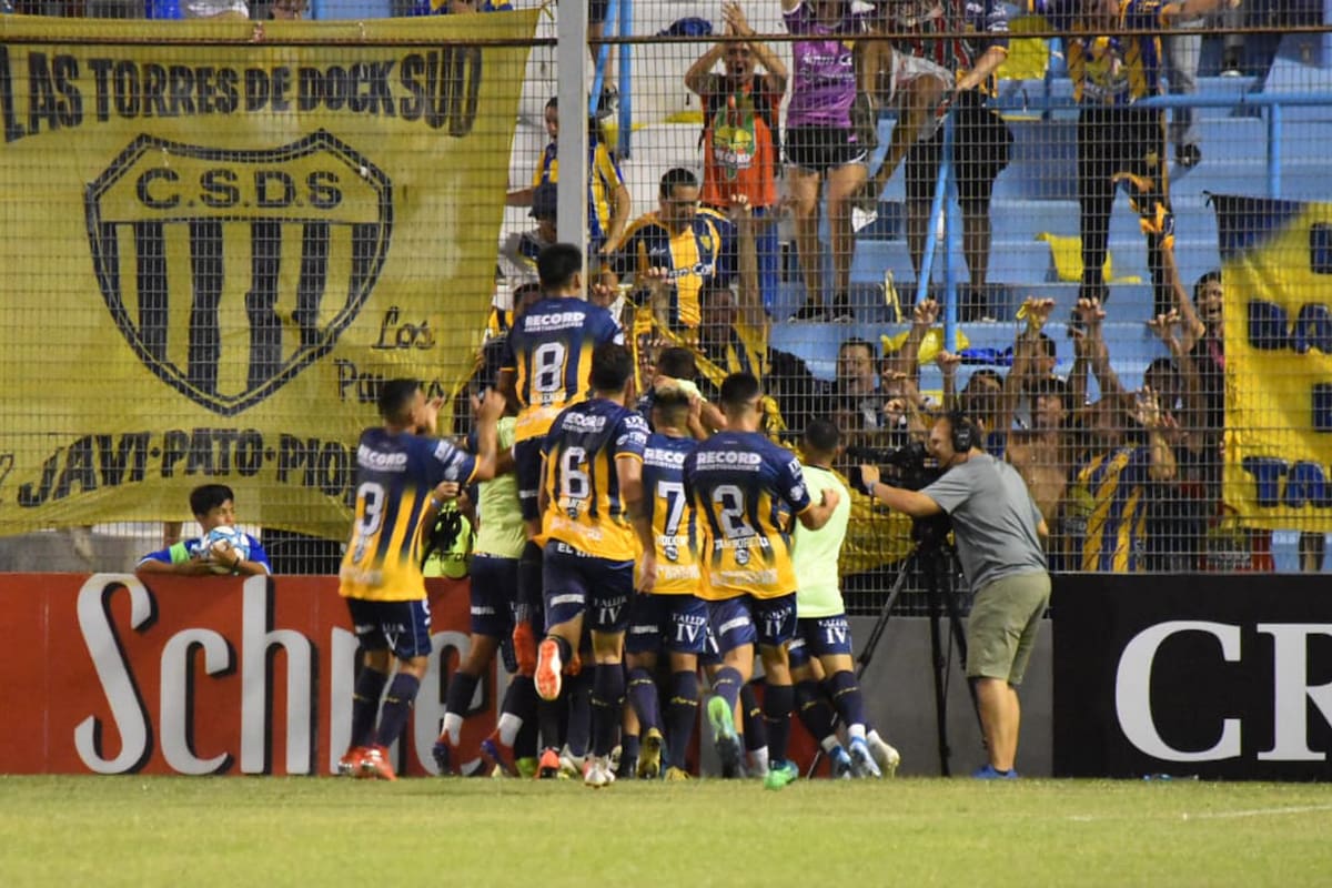 La fiesta del Doque: el modesto club del sur festejó a expensas del Tatengue