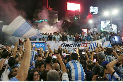 La fiesta en el Obelisco; Racing disfruta una nueva conquista