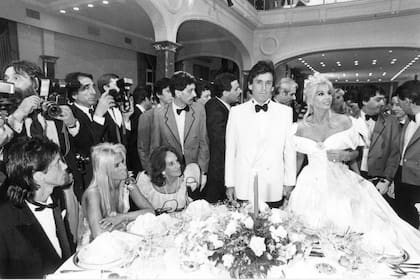 La fiesta, espectacular, fue para 500 invitados en el Roof Garden del hotel Alvear, el mismo lugar donde se habían conocido.