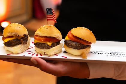 La fiesta por el 4 de julio incluyó hamburguesas