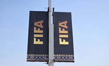 La FIFA es la institución que gobierna las federaciones de fútbol a nivel global