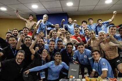 La figura uruguaya se llevó el conjunto argentino tras el triunfo en la Bombonera (Foto Instagram @aufoficial)