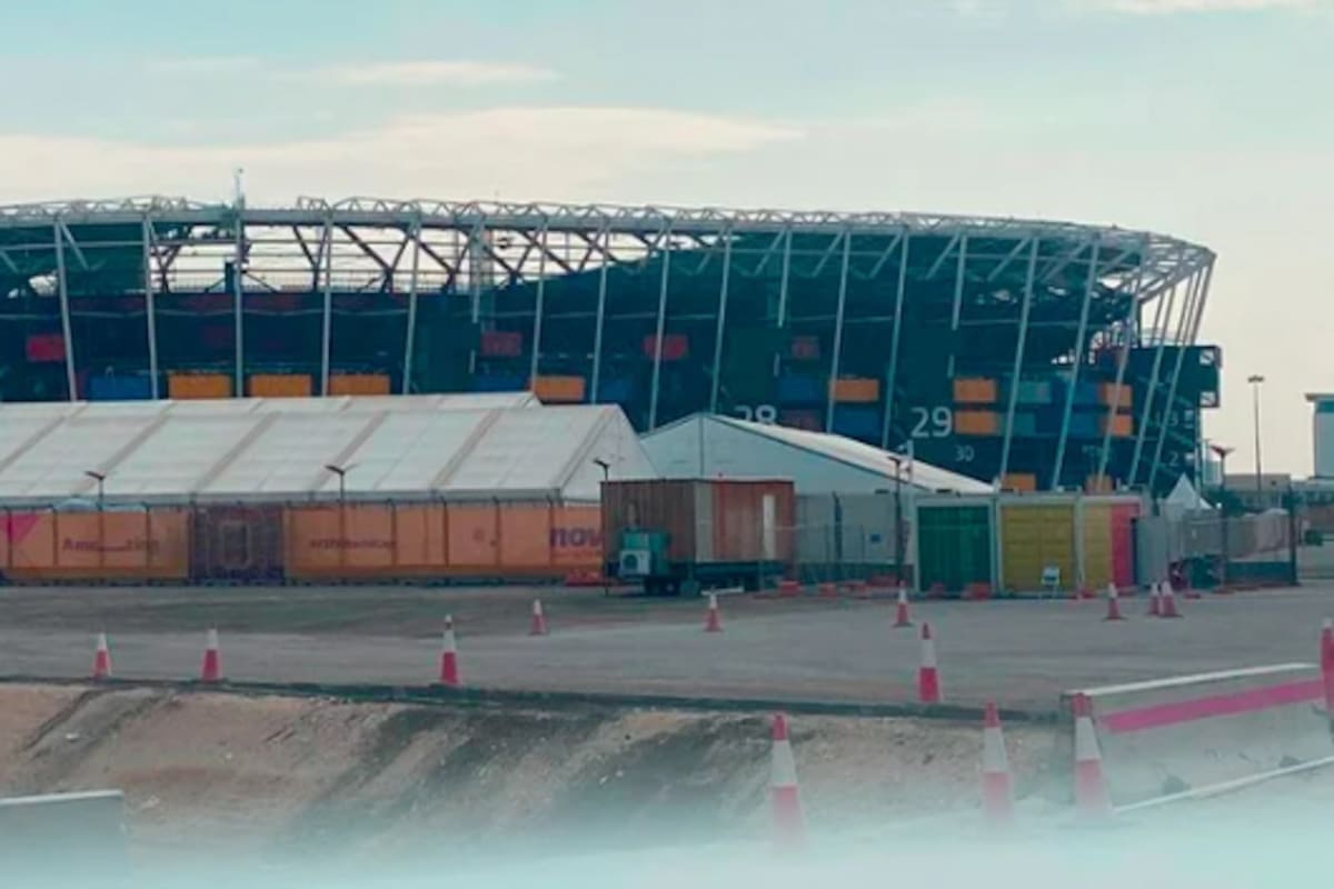 La fila más alta de containers ya no está en el estadio 974