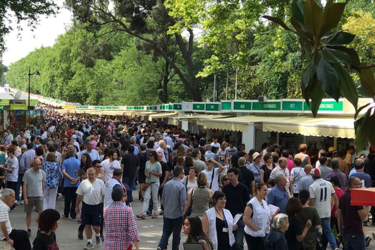 La fila más larga de la Feria del Libro de Madrid fue para una youtuber