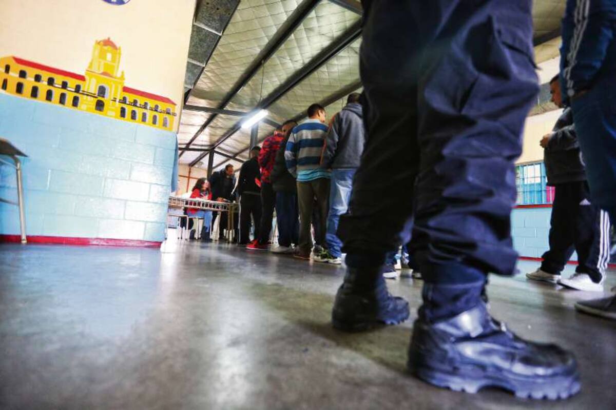 La fila para votar en la Unidad 48 de San Martín