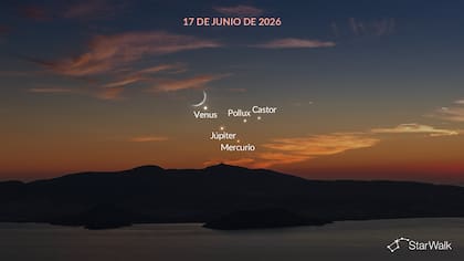 La fina Luna creciente uniéndose a la alineación planetaria