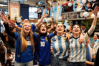 La final del Mundial y las vacaciones de invierno ofrecen una ventana de consumo más extendida para el Día del Amigo (Foto AP/Rodrigo Abd)
