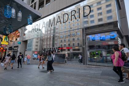 La firma china Huawei abrió en Madrid la tienda propia más grande de Europa