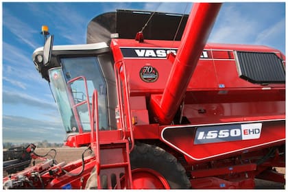 La firma de capital nacional fabrica máquinas cosechadoras