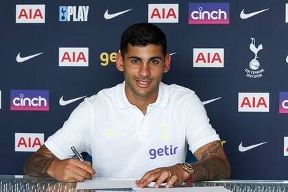 La firma del Cuti Romero con Tottenham hasta 2027