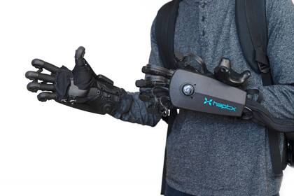 La firma HaptX dice que sus guantes para interactuar con objetos de realidad virtual, presentados a principios de año, son muy similares a los que mostró Meta esta semana