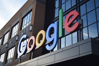 La firma intentaba frenar una pericia solicitada por la vicepresidenta luego de aparecer mencionada como "ladrona de la Nación" en el panel de conocimiento del buscador