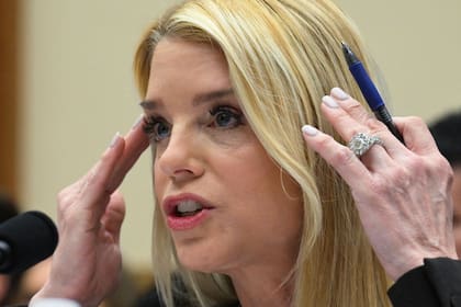 La fiscal general de Estados Unidos, Pam Bondi, al testificar en el Congreso, en Washington, este miércoles 11 de febrero.