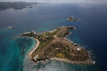 Las Islas Vírgenes Británicas están integradas por cuatro islas grandes y 32 islas e islotes más pequeños, de los cuales unos 20 están deshabitados