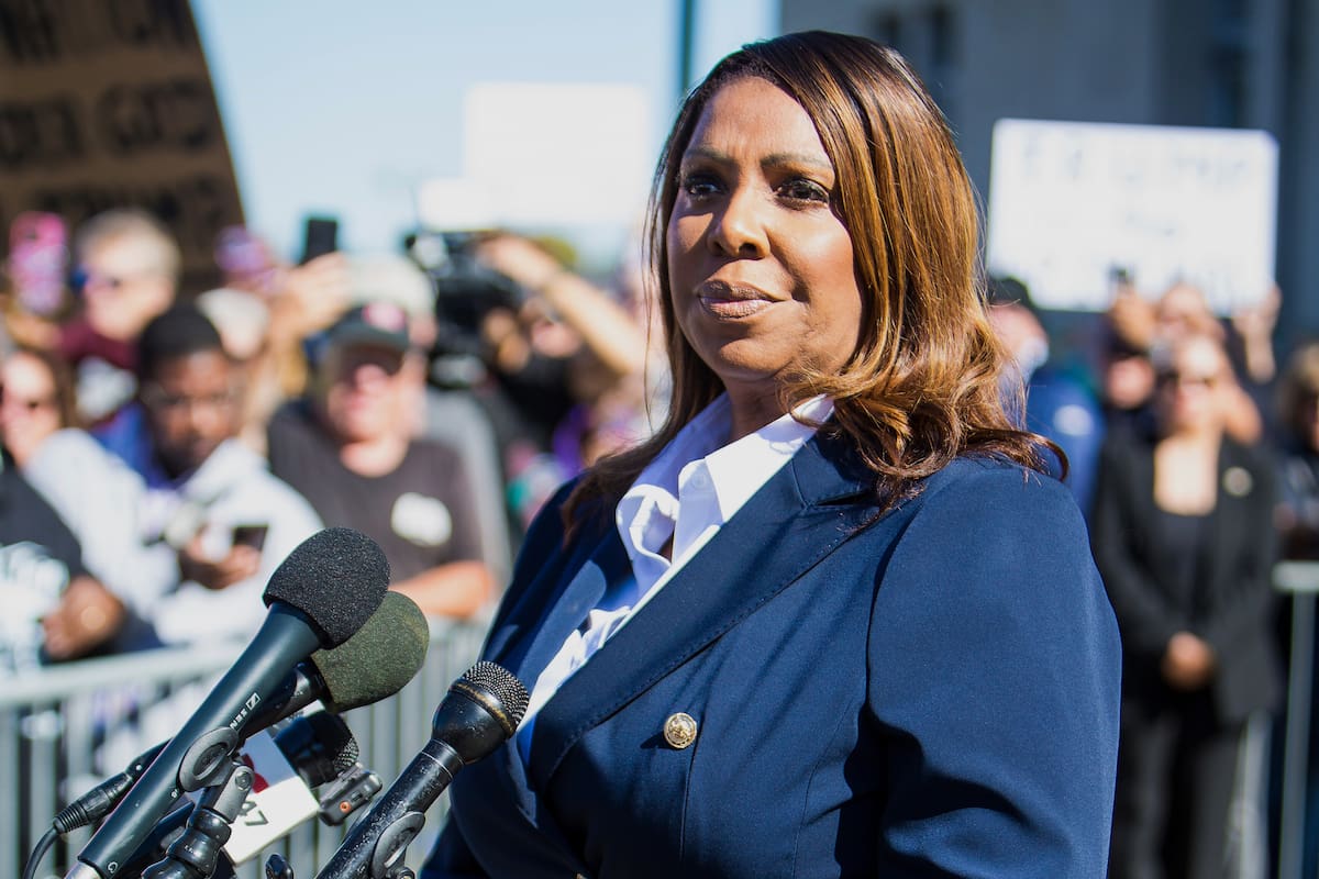 La fiscal general de Nueva York, Letitia James, demandó en 2022 al presidente Donald Trump, a sus hijos (Donald Jr., Eric e Ivanka) y a la Organización Trump por inflar el valor de sus activos para engañar a prestamistas y aseguradoras