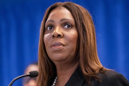La fiscal general de Nueva York, Letitia James, acusó al presidente Donald Trump por sobrevalorar sus activos en miles de millones de dólares para engañar a bancos y aseguradoras