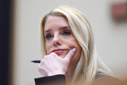 La fiscal general Pam Bondi ante una audiencia de supervisión de la Comisión Judicial de la Cámara de Representantes, en el Capitolio