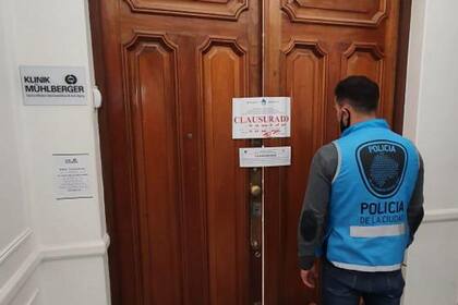 La fiscalía decidió clausurar el local y detener al titular de la clínica