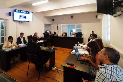 La fiscalía exhibió los mensajes de audio que comprometen a los gendarmes acusados de integrar una organización narcocriminal juzgada por dos transportes por un total de 334 kilos de cocaína
