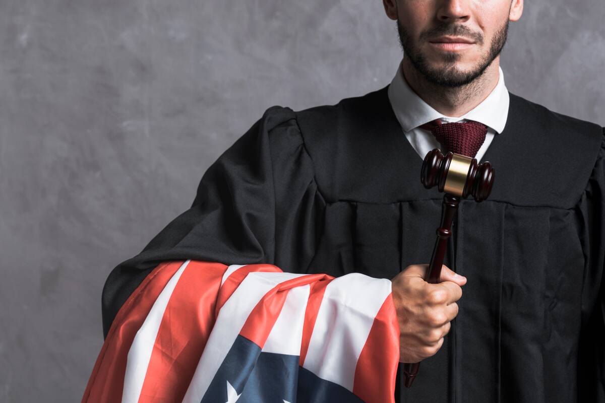 La Fiscalía Federal del Distrito Este de Nueva York desarticuló una red que se hacía pasar por abogados y funcionarios migratorios para estafar a inmigrantes