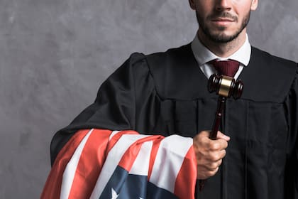 La Fiscalía Federal del Distrito Este de Nueva York desarticuló una red que se hacía pasar por abogados y funcionarios migratorios para estafar a inmigrantes