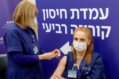 La fluorona, una afección que suma los cuadros de Covid-19 y gripe, se manifestó por primera vez en una paciente embarazada en un hospital de Israel (imagen ilustrativa)