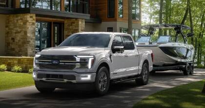 La Ford 150 es una buena opción para carga, así como por sus sistemas que facilitan las maniobras de reversa y enganche (Ford)