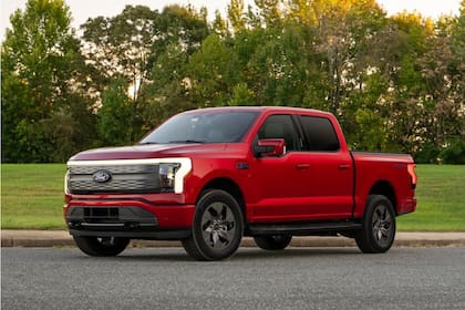 La Ford F-150 Lightning brinda la opción de dar electricidad a las casas mediante un sistema que permite conectar la fuente de energía al suministro del hogar