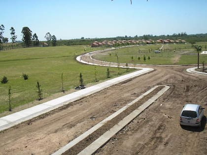 La forestación y el trabajo estratégico de las tierras para crear el complejo turístico fueron un gran desafío