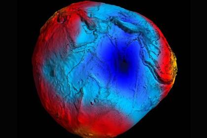 La forma de la Tierra acorde a los distintos valores de gravedad que presenta. La región más oscura es el "agujero gravitacional"