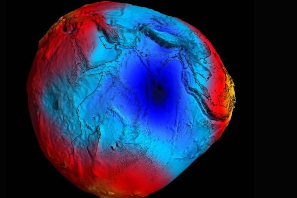 La forma de la Tierra acorde a los distintos valores de gravedad que presenta. La región más oscura es el "agujero gravitacional"