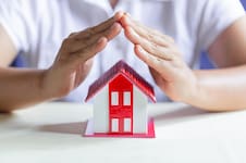 Cómo saber a nombre de quién está una propiedad