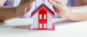 Cómo saber a nombre de quién está una propiedad