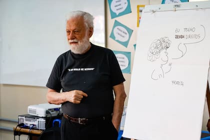 "La forma para educar no puede ser la enseñanza, debe ser algo que haga protagonista al alumno y no al docente", dice Francesco Tonucci