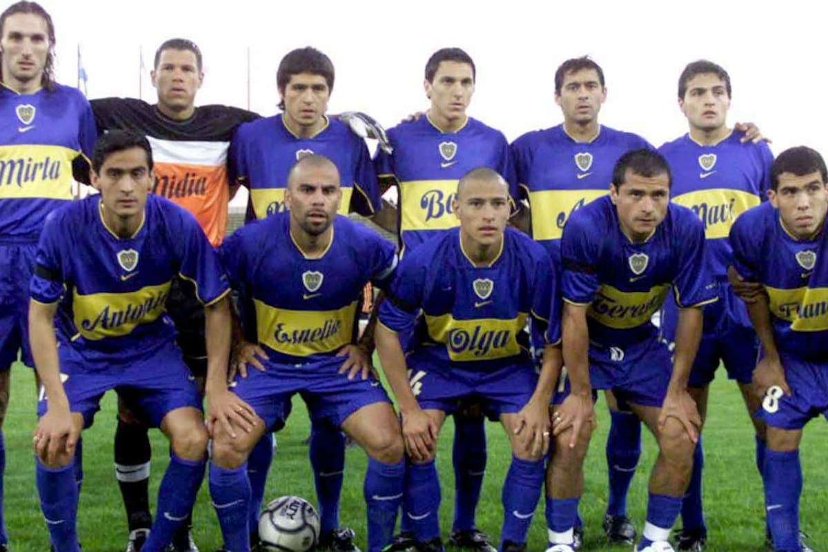 La formación de Boca aquel 21 de octubre de 2001 en el que debutó Tevez