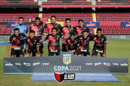 La formación del Club Colón antes de enfrentar a Argentinos Juniors por la Copa Liga Profesional 2021