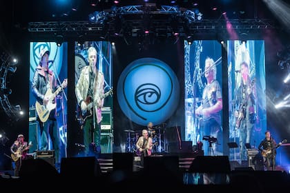 El ojo, emblema de la banda, diseñado por Marta Minujín