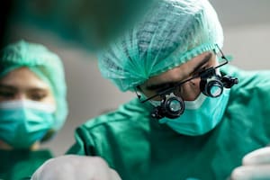 La formación quirúrgica se basa en el aprendizaje dentro del quirófano